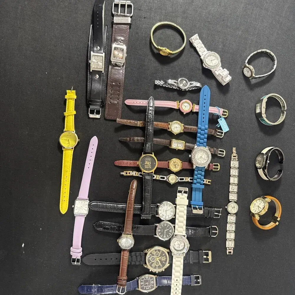(A10) Bulk Lot 25 Watches Vintage And Modern New Batteries Fossil/Relic/Timex